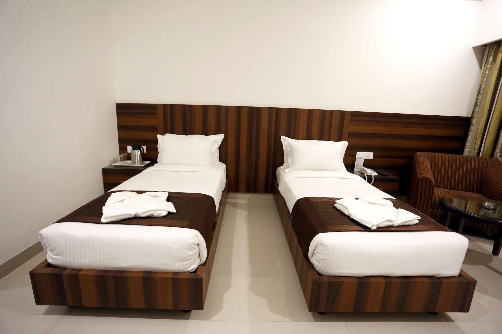 Hotel Solitaire Rāipur Exterior foto
